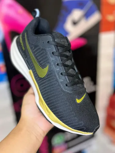 Tênis esportivo adidas mega confortável 