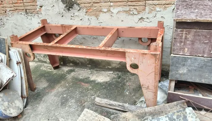 Bancada/mesa  de ferro maciço 