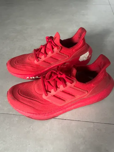 Tênis de corrida Adidas Top com Pequenas Avarias
