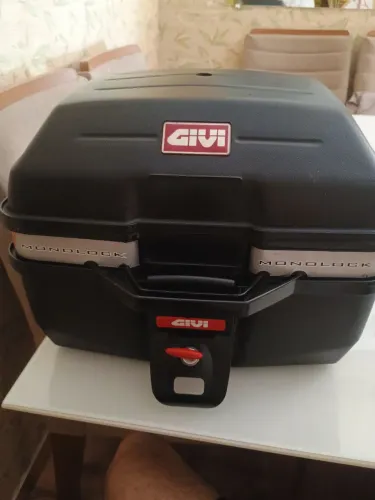 Baú Givi 27 litros