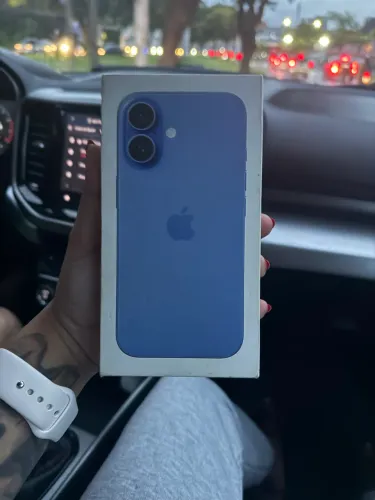 iPhone 16 azul