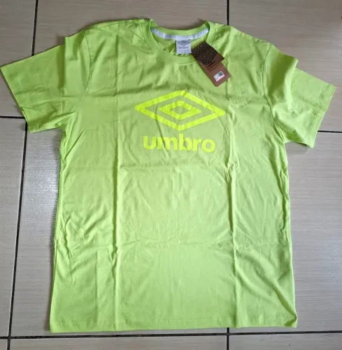 Camiseta umbro, tamanho M, na cor limão, 100% original
