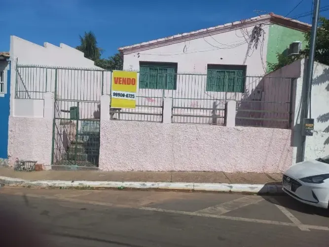 Casa Térrea  Próximo à feira da mandioca