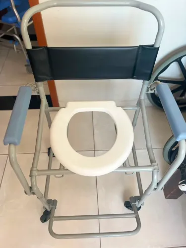 Cadeira de banho higiênica