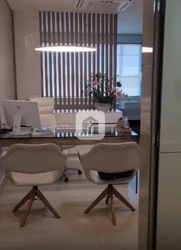 SALA COMERCIAL NO CENTRO CLÍNICO UBERLÂNDIA MEDICAL CENTER (UMC)