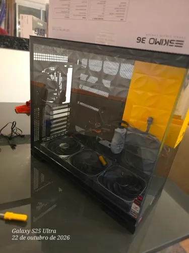 Gabinete geométric future + fonte cosair 600w