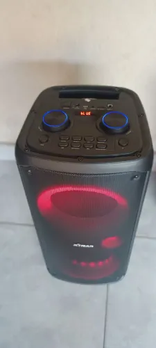 Caixa de som, apenas 5 meses de uso, acompanha microfone e controle. Faço troca em iPhone 