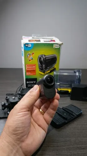 Câmera de Ação Sony Action Cam HDR-AS15 Full HD com Wi-Fi + Case Prova D'água e Acessórios