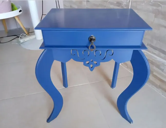 Mesa de cabeceira c/ 1 gaveta em MDF azul 52 cm x 41 cm x 26 cm