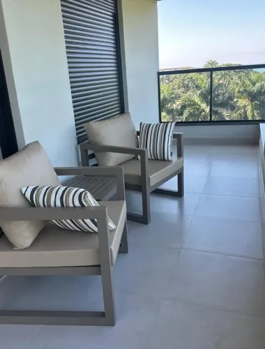 POLTRONA METÁLICA PARA ÁREA EXTERNA (UNIDADE)