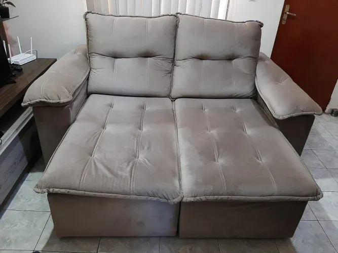 Sofá retrátil 2 lugares novíssimo