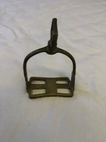 Estribo antigo em bronze trabalhado