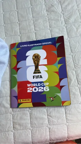 Álbum da copa faltando 14 figurinhas pra bater