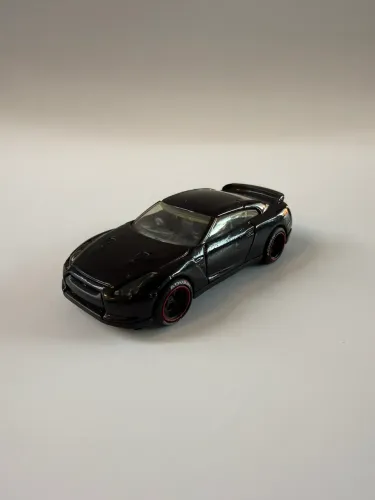 Hot wheels 2009 Nissa GT-R custom com pneus de borracha