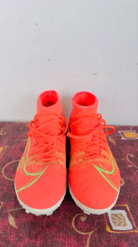 Chuteira Mercurial Society