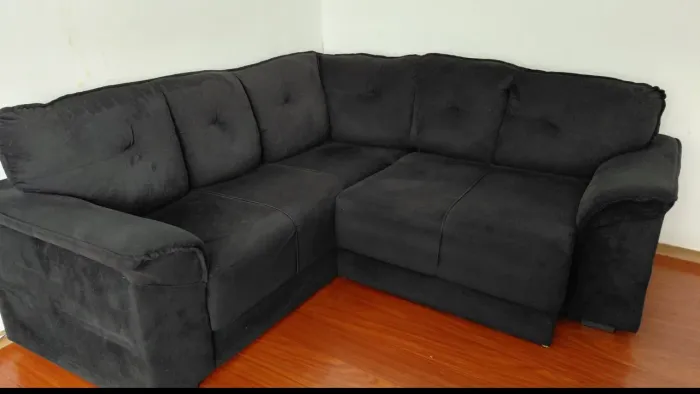 Sofá de Canto Retrátil na cor Preto. Usado-estado novo.