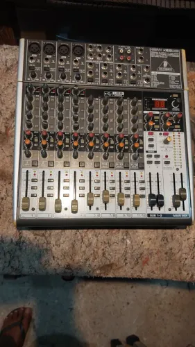 Mesa de som Behringer Xenyx X-1622 