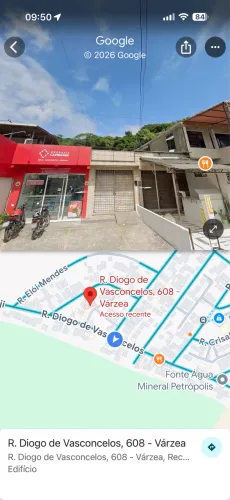 Terreno com três lojas