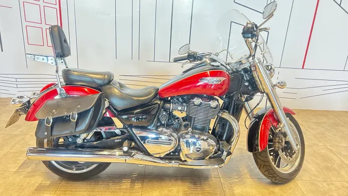 TRIUMPH TRUNDERBIRD COMMANDER 1700