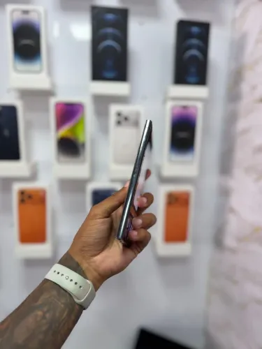 SAMSUNG S23 ULTRA - 256GB ?2.499,00 DETALHE NA TELA