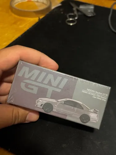 Mini gt Nissan skyline r33 lacrado