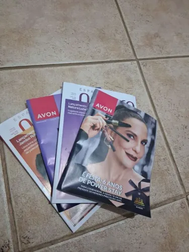 kit com 9 revistas natura e avon