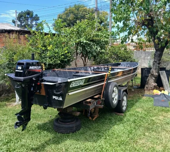 Barco 6 MTS chato com motor 18hp