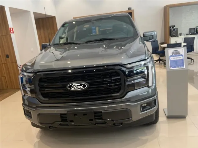 Ford F-150 Lariat Black 4X4 5.0 V8 2025