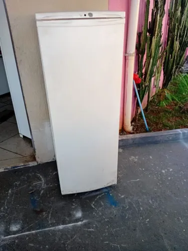 Freezer, Electrolux, vertical, 173L... esse gela viu!!!