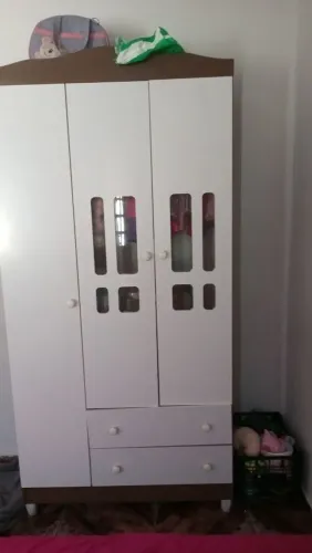 Vende se guarda roupa de criança 