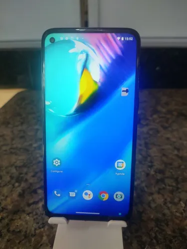 Moto G8 Power de 64 gb com detalhe na tela