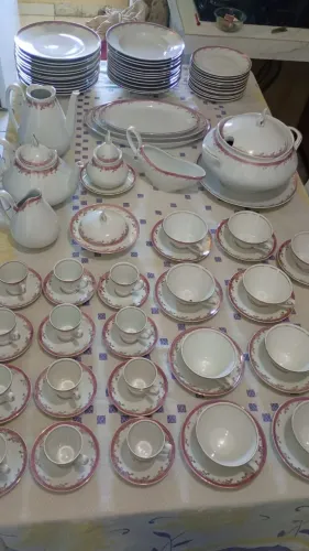 Jogo de porcelana antiga