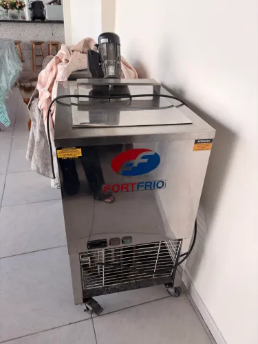 Máquina de sorvete e picolé 