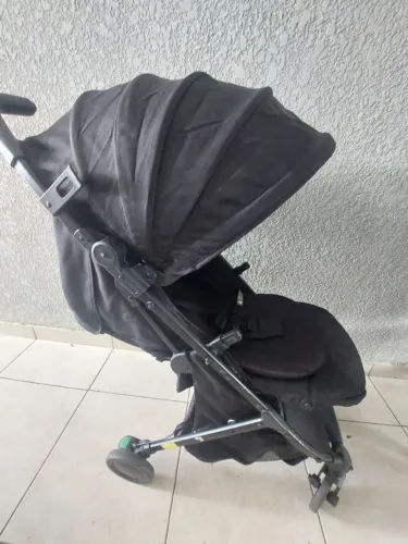 Carrinho de bebê Safety com bebê conforto e base para carro, perfeito para avião