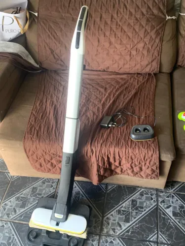 Vendo Karcher limpa piso 2 baterias carregador e suporte 