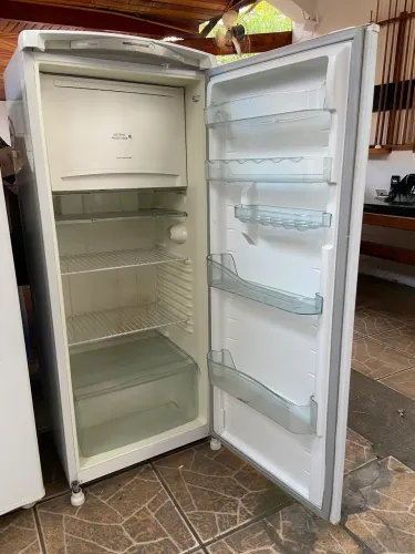 Geladeira Consul 300 Litros - 220V à venda