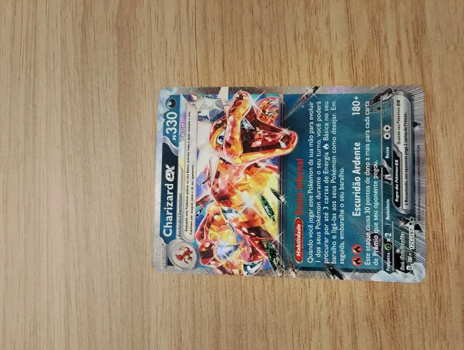Charizard ex tera ótimo estado nunca saiu dos eslivi
