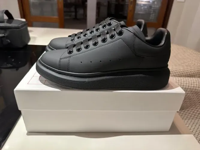 Tênis Alexander McQueen Preto Tam 41 Novo Sem Uso