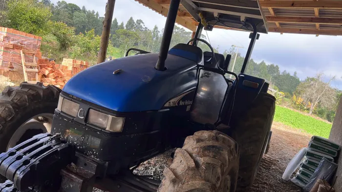 Trator New Holland TL75