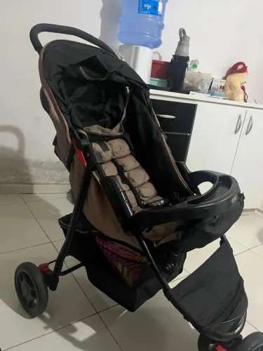 Carrinho de bebê + Bebê conforto COSCO