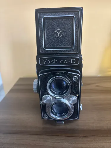Yashica D nunca usada