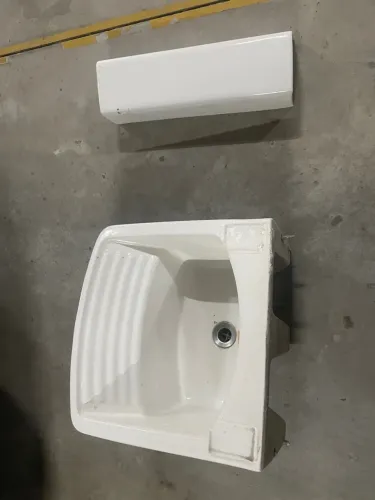 Tanque em cerâmica com coluna 