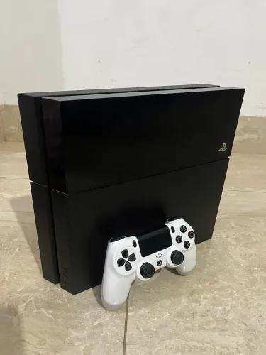 PS4 Fat 500GB + Controle Original - R$ 1.250