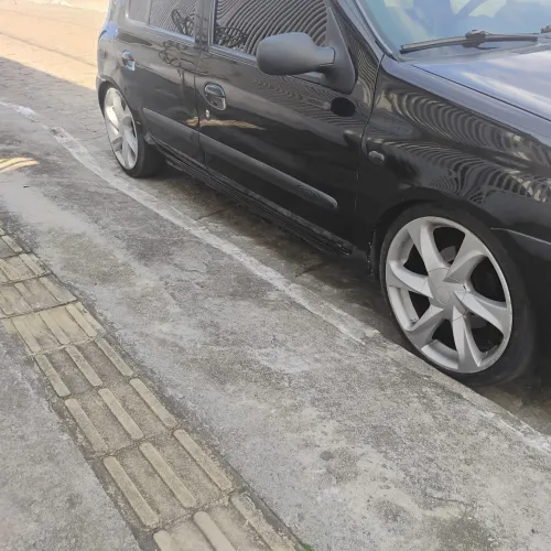 Renault Clio Hi-flex 1.0 16V 5P 2011