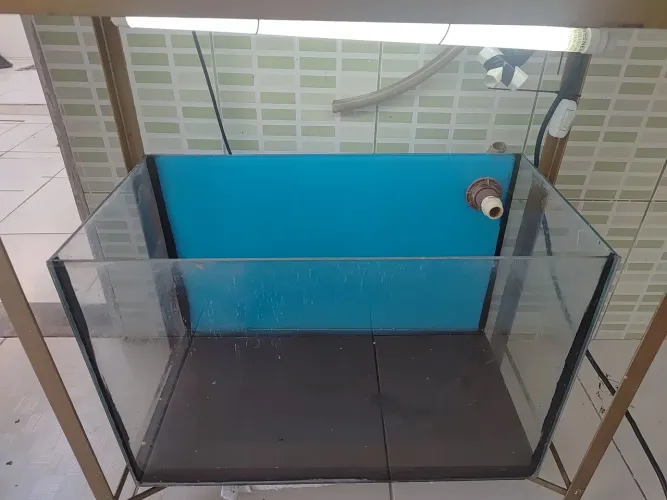 2 Aquários + base de ferro e bomba no precinho 