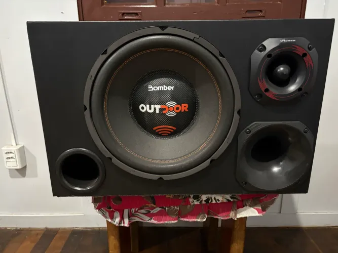Vendo engate rebock novo e caixa som trio nova