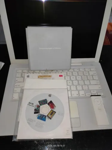 Apple MacBook White A1181 (Mid-2007) Core 2 Duo | com DVDs e Apple Remote -Sem HD e Fonte