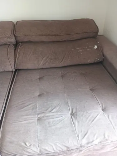 vendo sofá retrátil Grande de ótima qualidade muito confortável com alguns detalhes