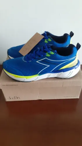 Tênis Esportivo Masculino Diadora Apollo - Números 38 ou 40 ou 41 - Novo