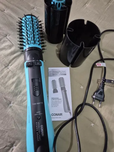 Escova secadora e modeladora, usado apenas 4 vezes, excelente.